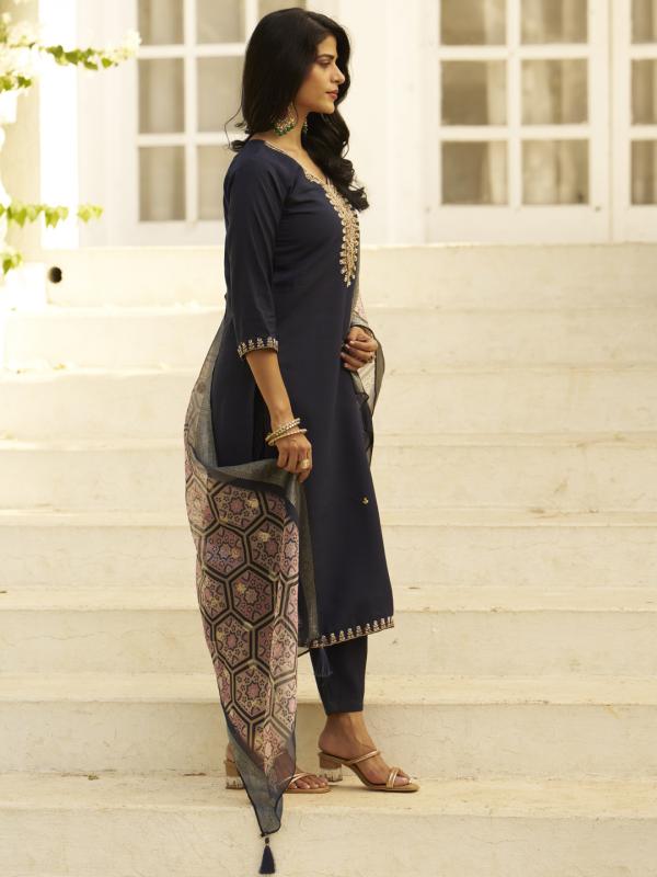 VP 9720 B Embroidered Women Kurta Sets With Dupatta Straight Suits